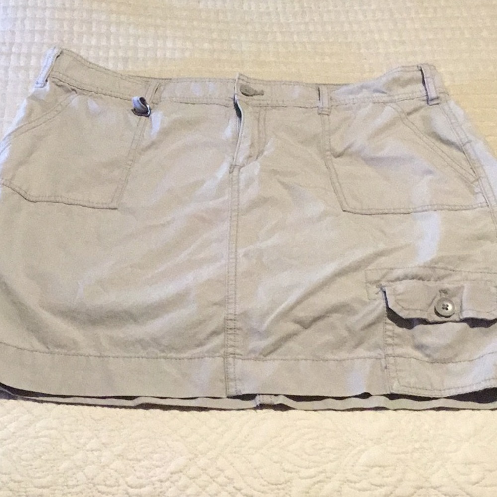 GHBass & Co. 100% cotton cargo skirt 5 pockets zipper and button never worn